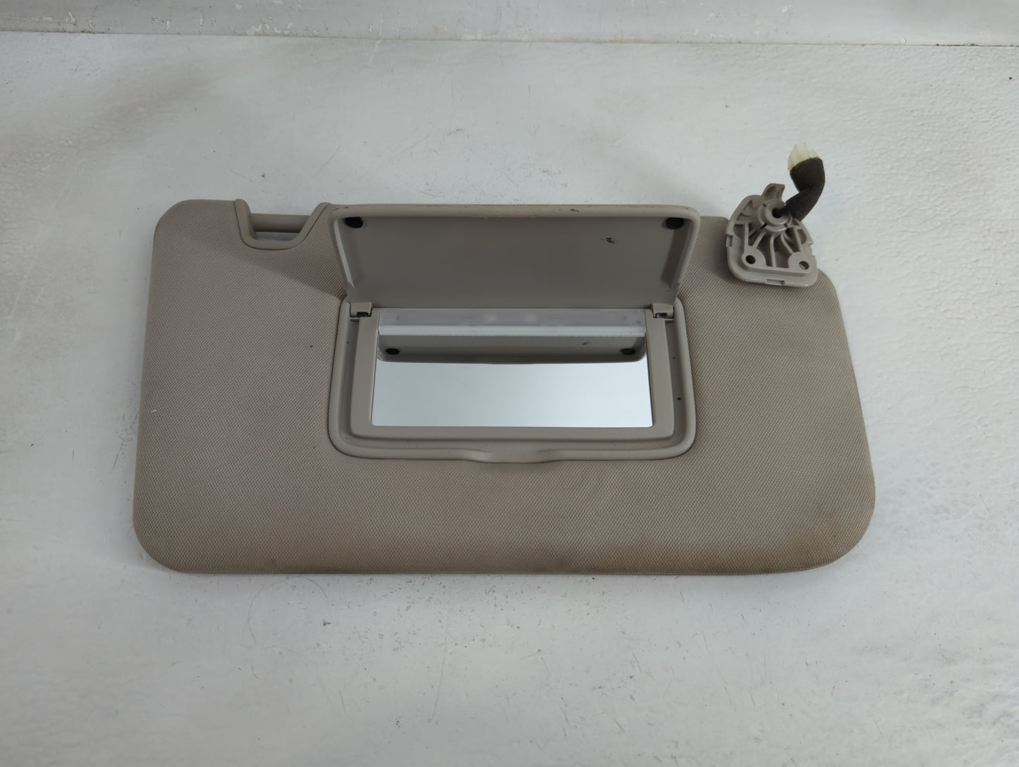 2014-2017 Nissan Rogue Sun Visor Shade Replacement Passenger Right Mirror Fits Fits 2014 2015 2016 2017 OEM Used Auto Parts 