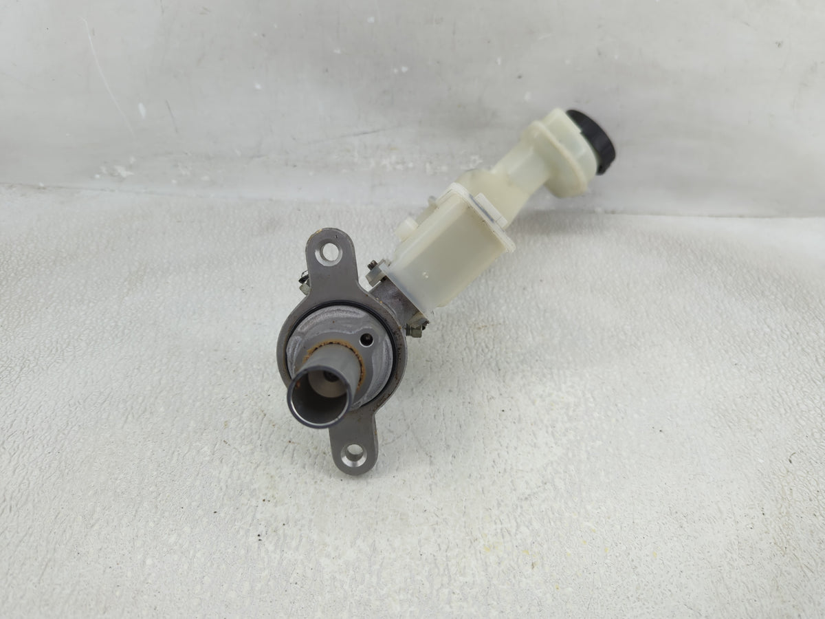 2014-2020 Nissan Rogue Brake Master Cylinder 1310397 - Oemusedautoparts1.com