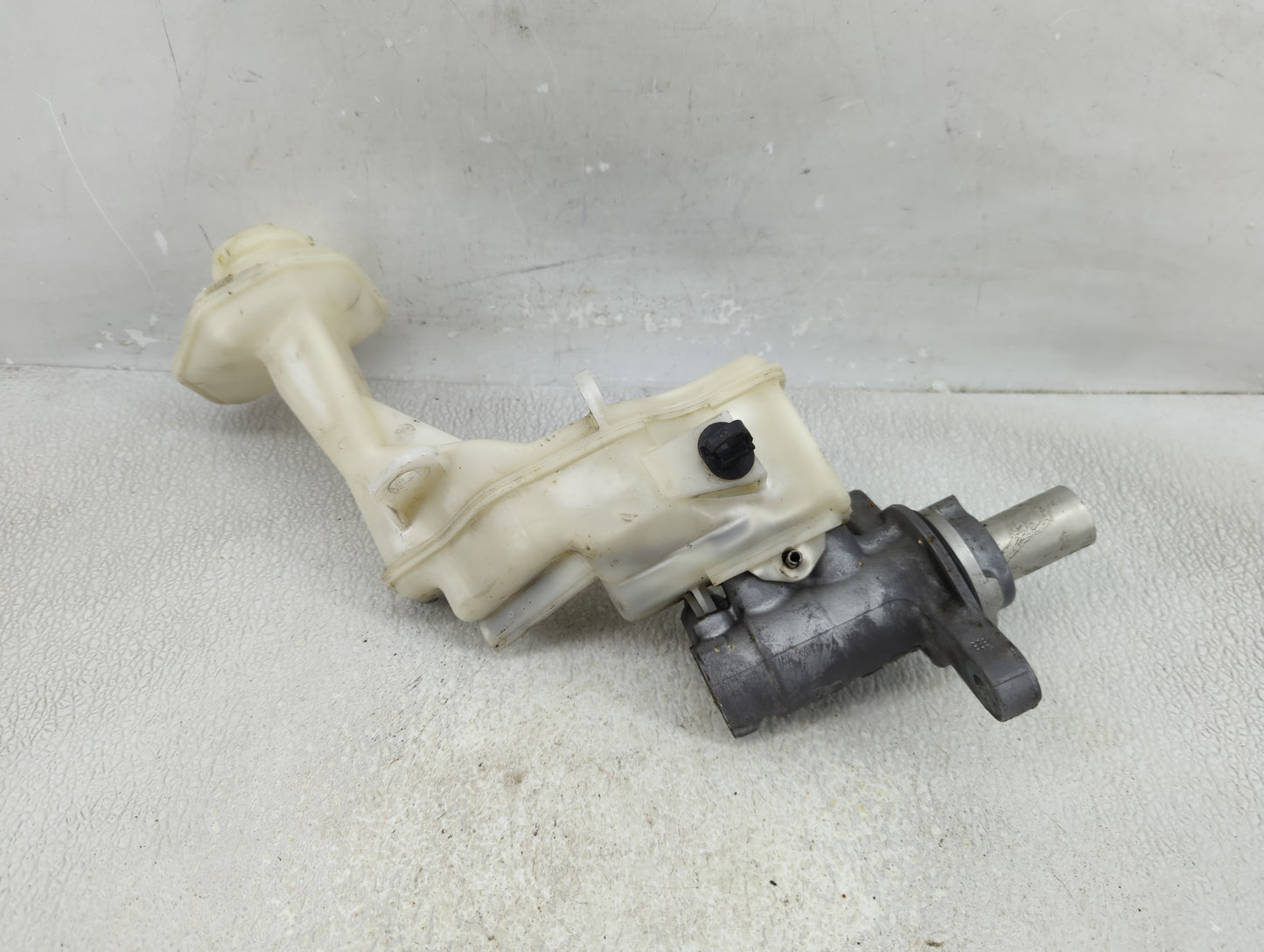 2014-2020 Nissan Rogue Brake Master Cylinder 1312579 - Oemusedautoparts1.com