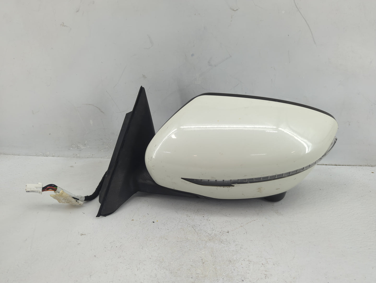 2014-2016 Nissan Rogue Driver Side View Mirror - Left Door Mirror OEM Used - Oemusedautoparts1.com
