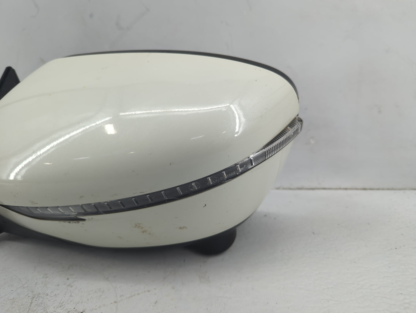 2014-2016 Nissan Rogue Driver Side View Mirror - Left Door Mirror OEM Used - Oemusedautoparts1.com