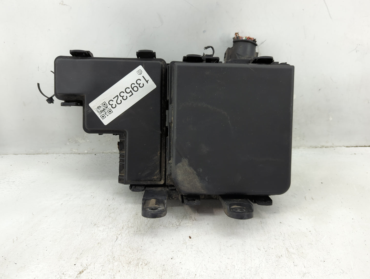 2014-2016 Nissan Rogue Fusebox Fuse Box Panel Relay Module P/N:284B7 4BA0A Fits Fits 2014 2015 2016 OEM Used Auto Parts - Oe