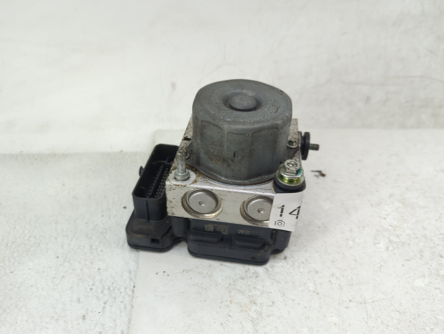 2015-2016 Nissan Rogue ABS Pump Control Module Replacement P/N:0265244941 476005HA0A Fits Fits 2015 2016 OEM Used Auto Parts