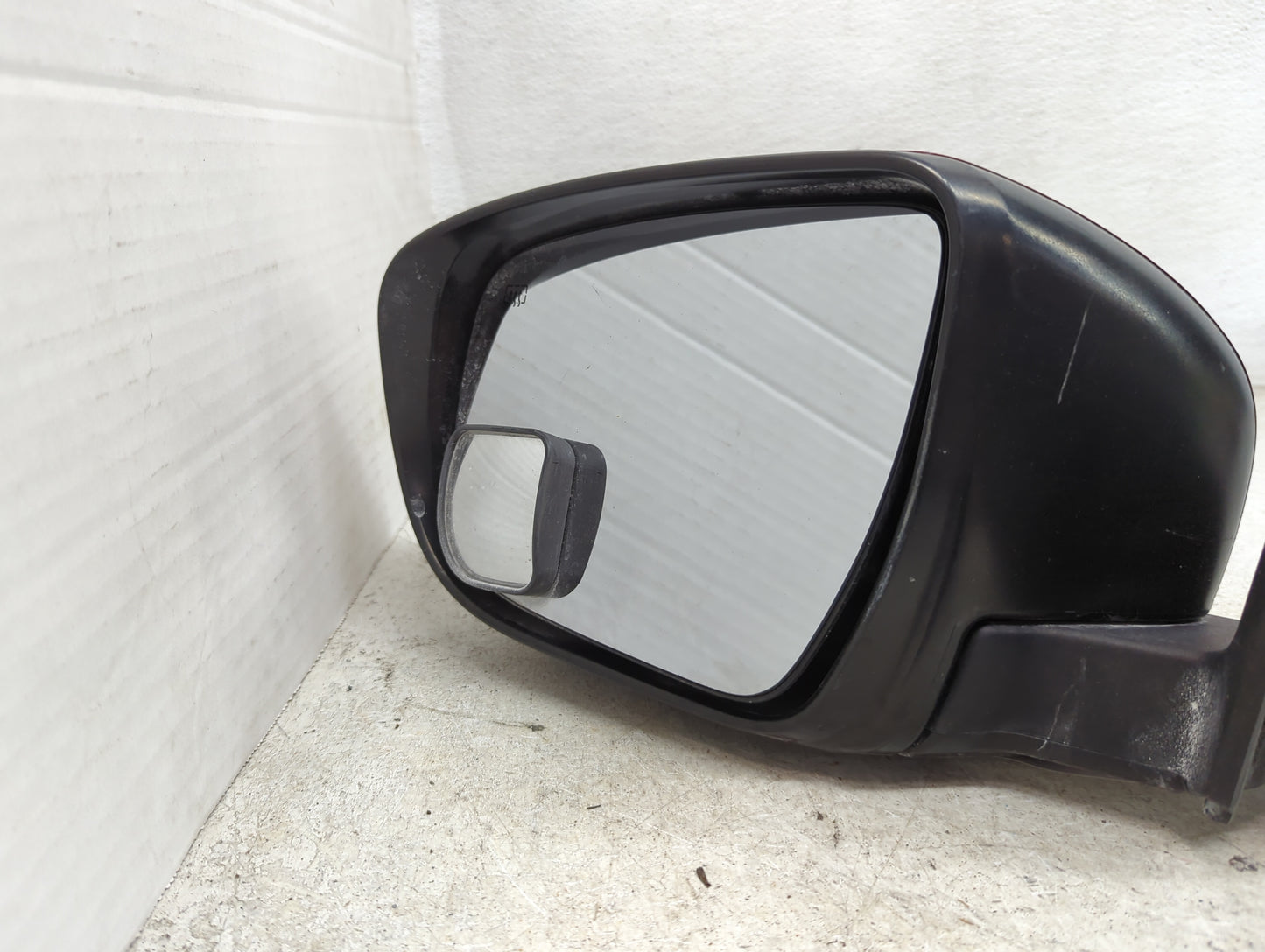 2014-2016 Nissan Rogue Driver Side View Mirror - Left Door Mirror OEM Used - Oemusedautoparts1.com