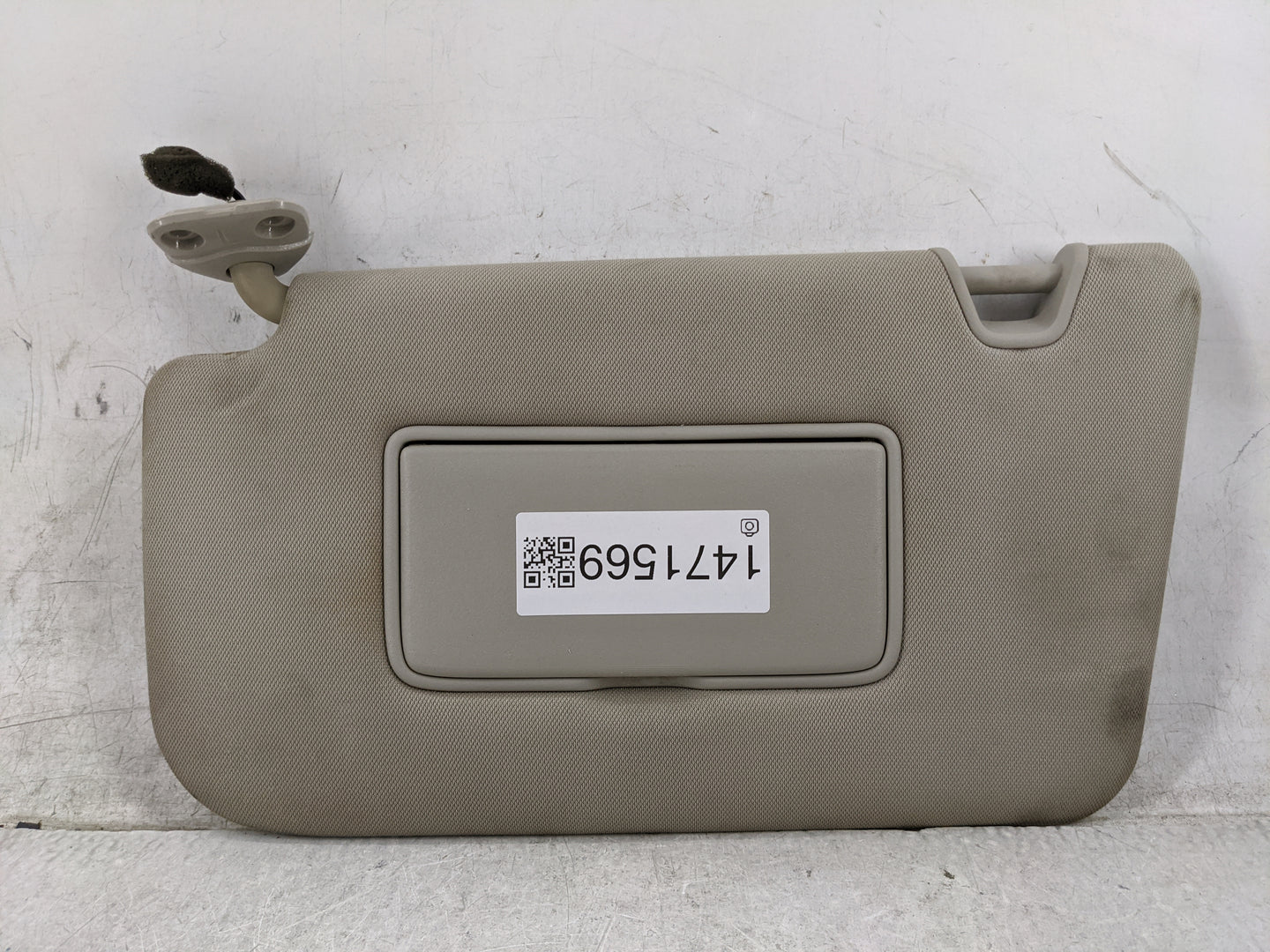 2014-2017 Nissan Rogue Sun Visor Shade Replacement Driver Left Mirror Fits Fits 2014 2015 2016 2017 OEM Used Auto Parts - Oe