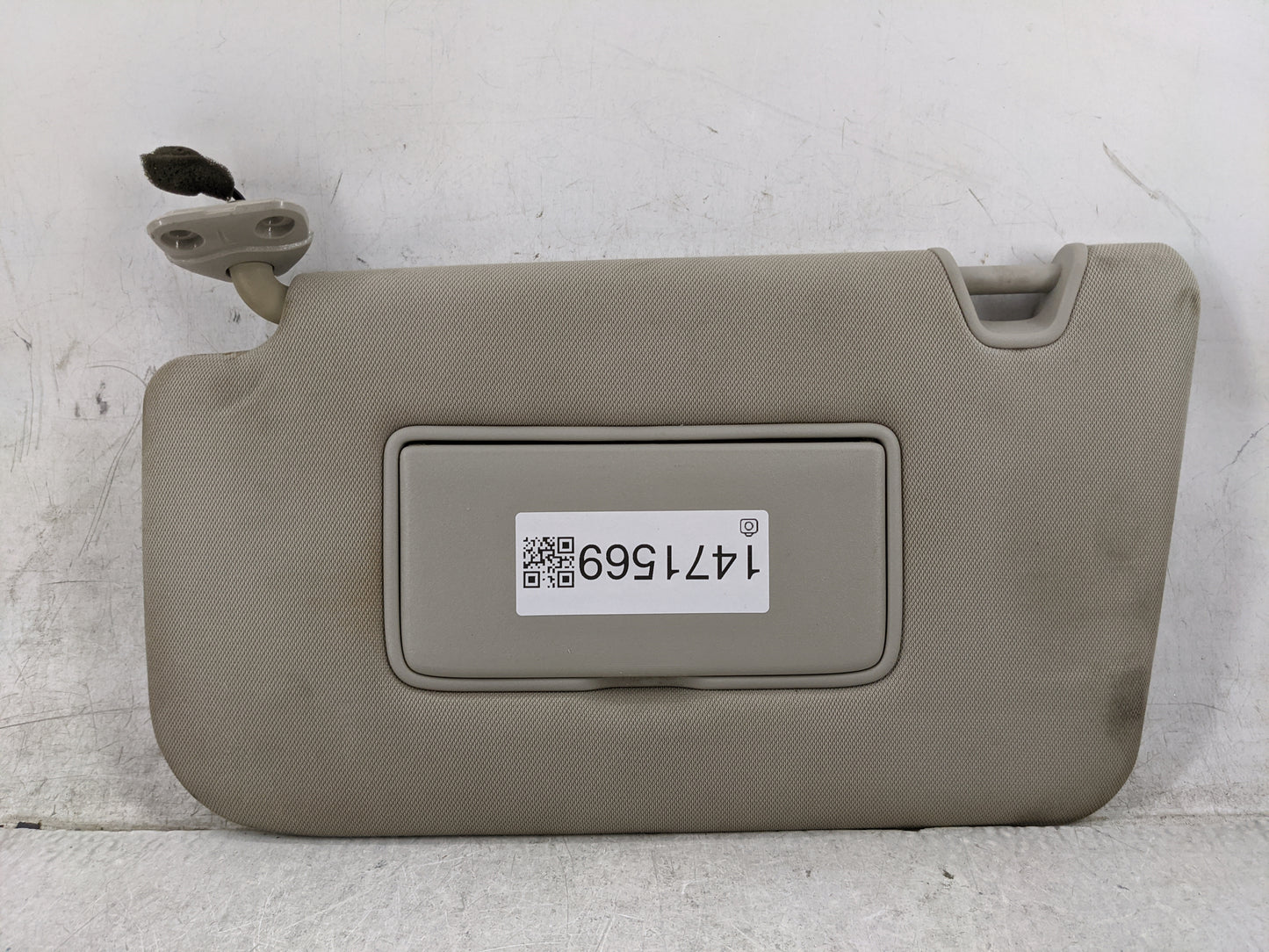 2014-2017 Nissan Rogue Sun Visor Shade Replacement Driver Left Mirror Fits Fits 2014 2015 2016 2017 OEM Used Auto Parts - Oe