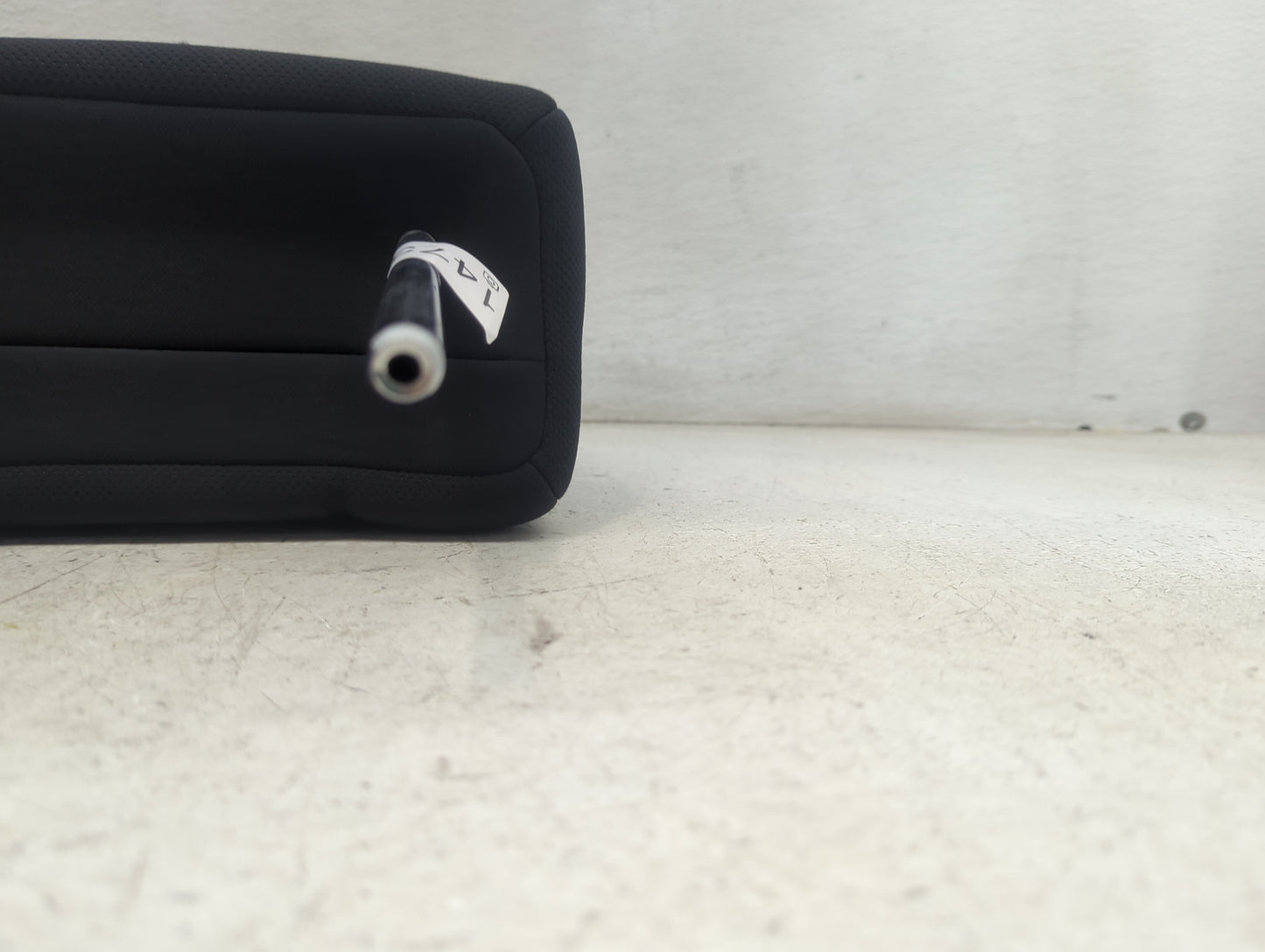 2015 Nissan Rogue Headrest Head Rest Front Driver Passenger Seat Fits OEM Used Auto Parts - Oemusedautoparts1.com