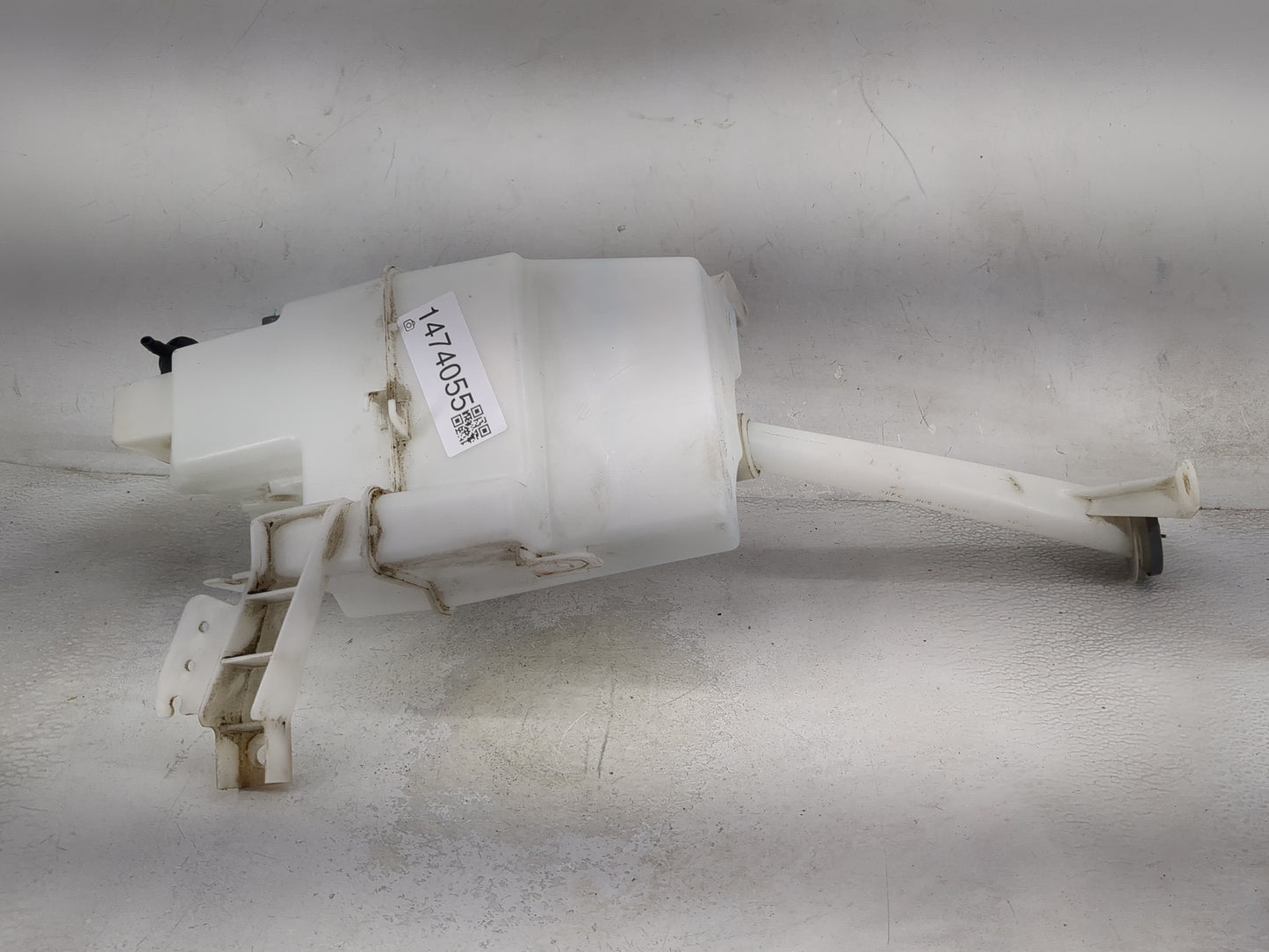 2008-2015 Nissan Rogue Windshield Washer Fluid Reservoir Bottle Oem 1474055 - Oemusedautoparts1.com