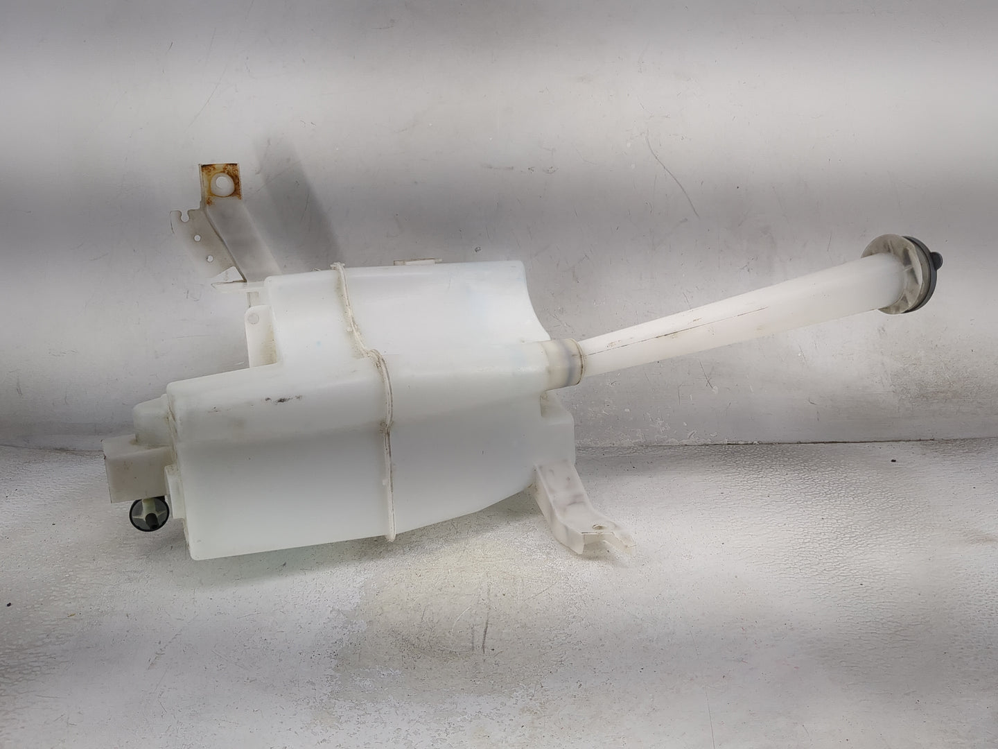 2008-2015 Nissan Rogue Windshield Washer Fluid Reservoir Bottle Oem 1474055 - Oemusedautoparts1.com