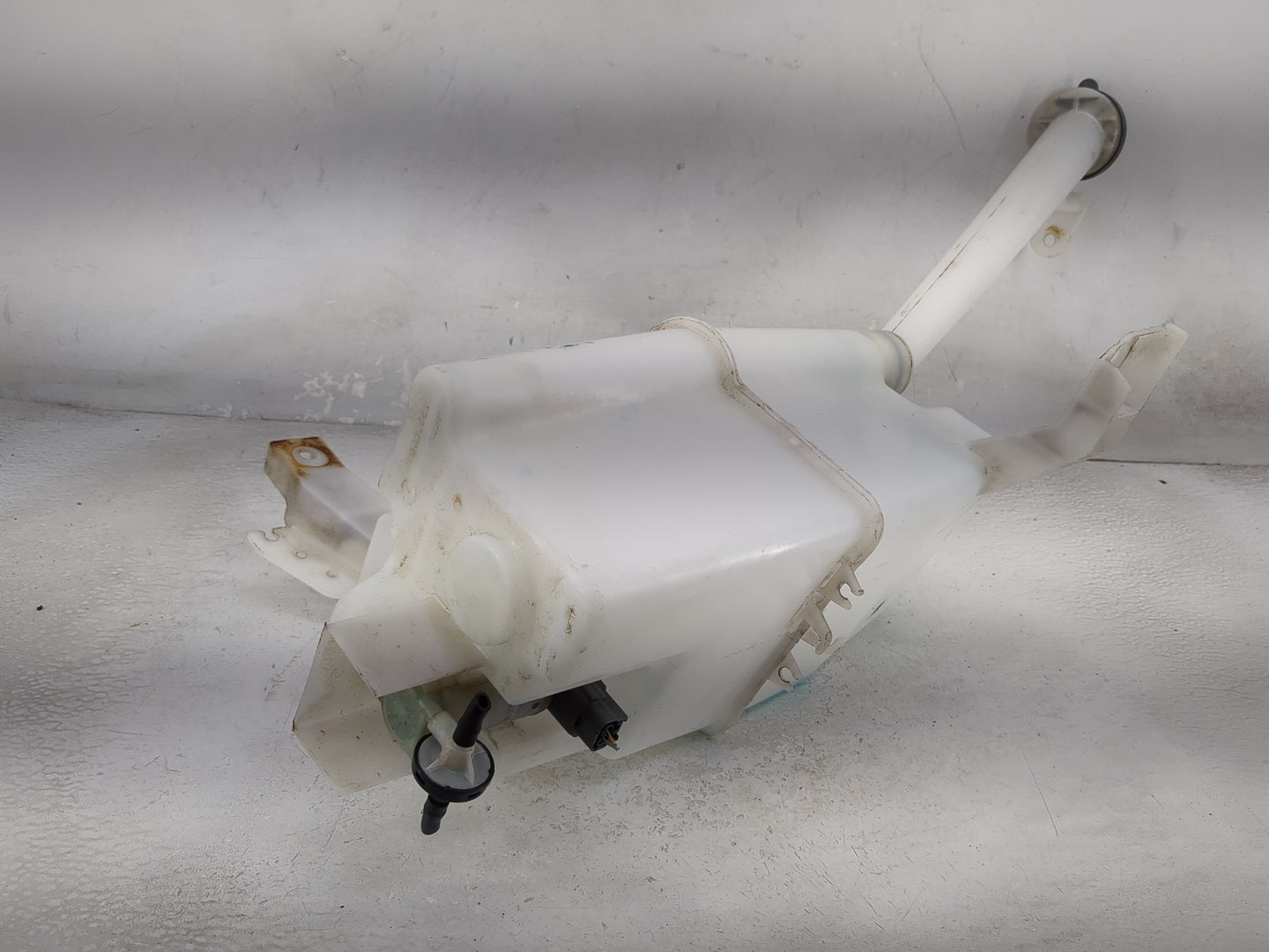 2008-2015 Nissan Rogue Windshield Washer Fluid Reservoir Bottle Oem 1474055 - Oemusedautoparts1.com