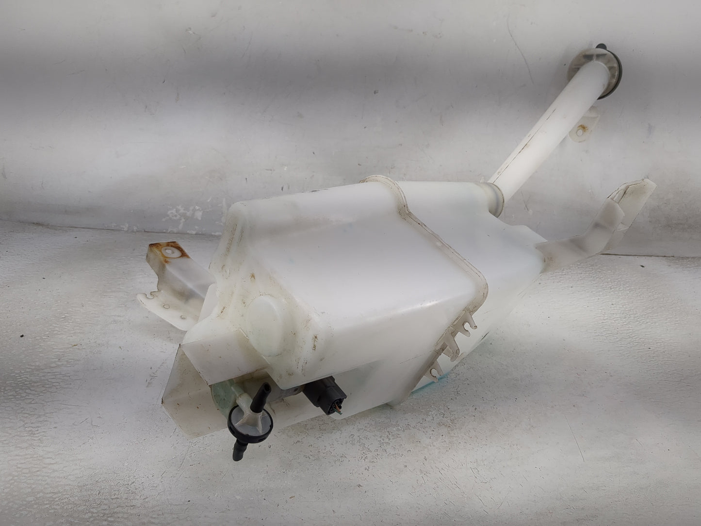 2008-2015 Nissan Rogue Windshield Washer Fluid Reservoir Bottle Oem 1474055 - Oemusedautoparts1.com