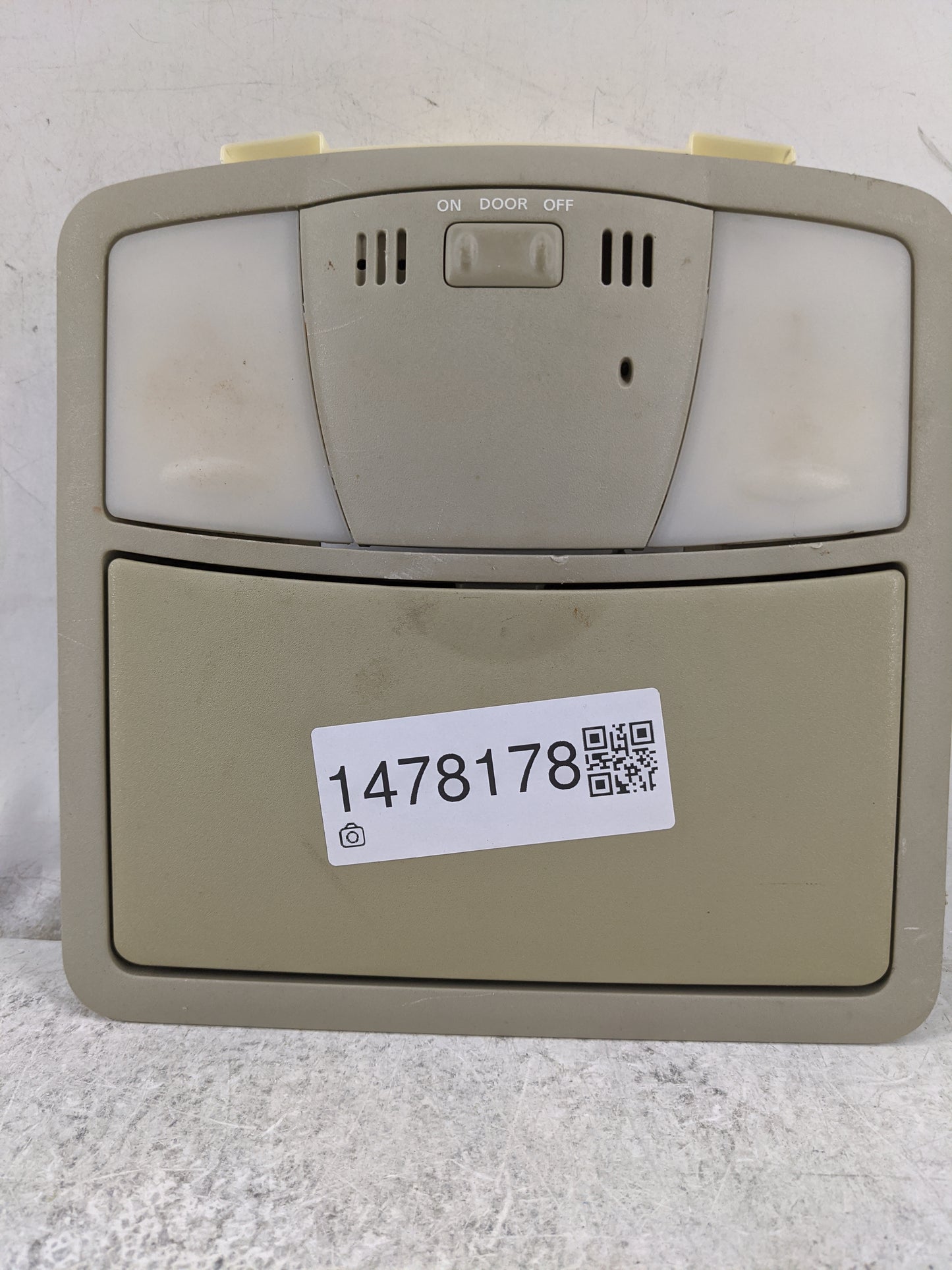 2015 Nissan Rogue Overhead Roof Console Tan 1478178 - Oemusedautoparts1.com