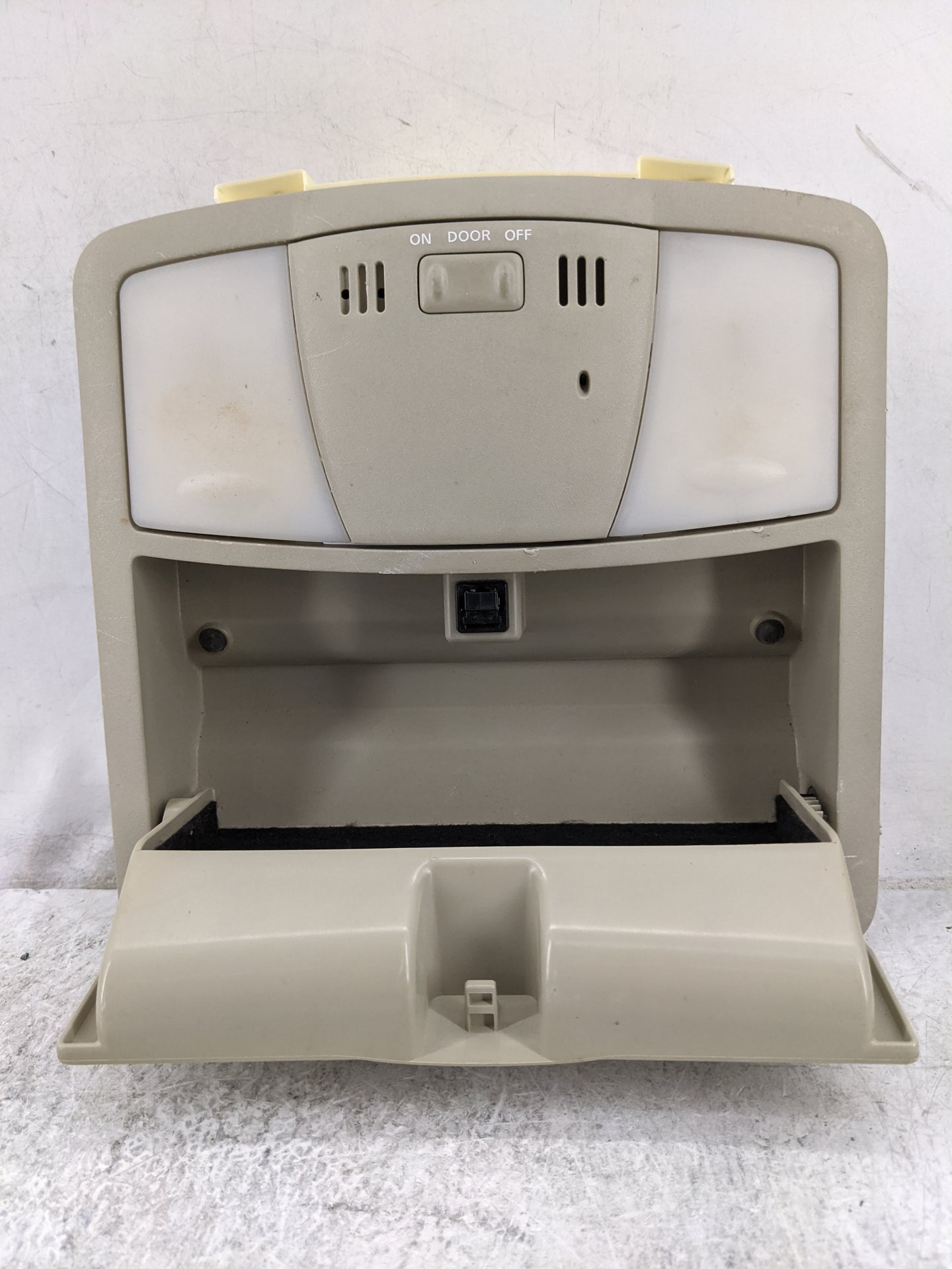 2015 Nissan Rogue Overhead Roof Console Tan 1478178 - Oemusedautoparts1.com