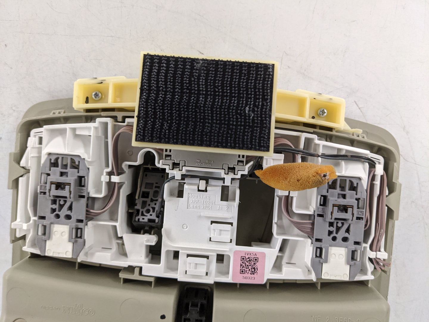 2015 Nissan Rogue Overhead Roof Console Tan 1478178 - Oemusedautoparts1.com