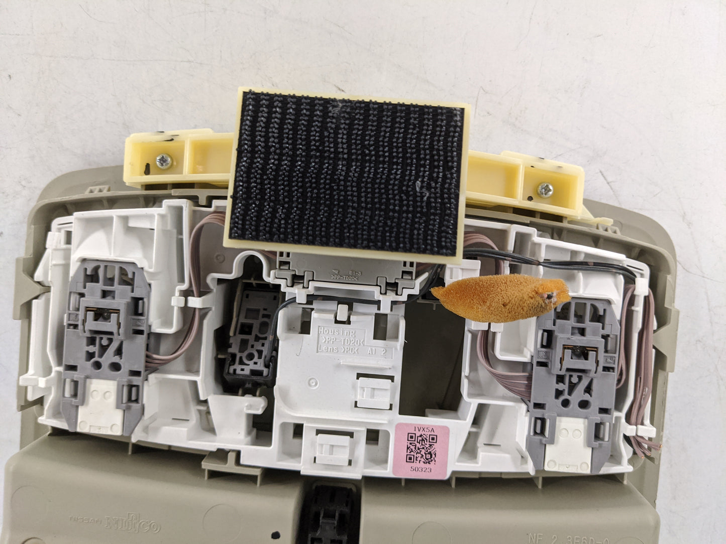 2015 Nissan Rogue Overhead Roof Console Tan 1478178 - Oemusedautoparts1.com