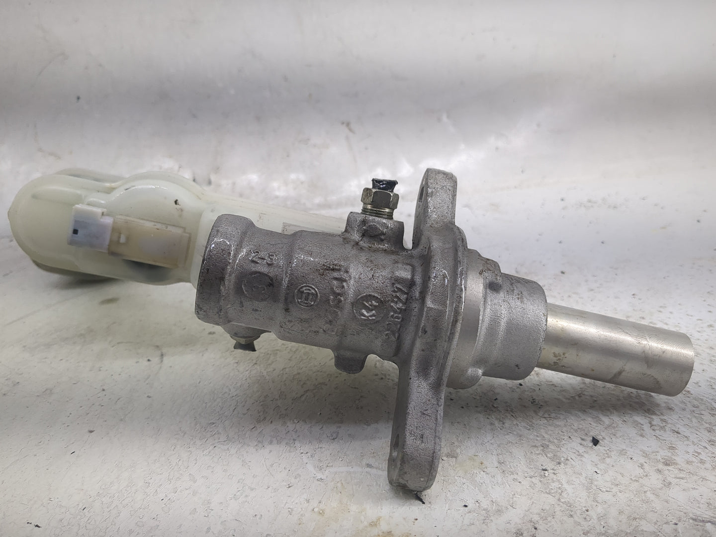 2008-2015 Nissan Rogue Brake Master Cylinder 1497768 - Oemusedautoparts1.com