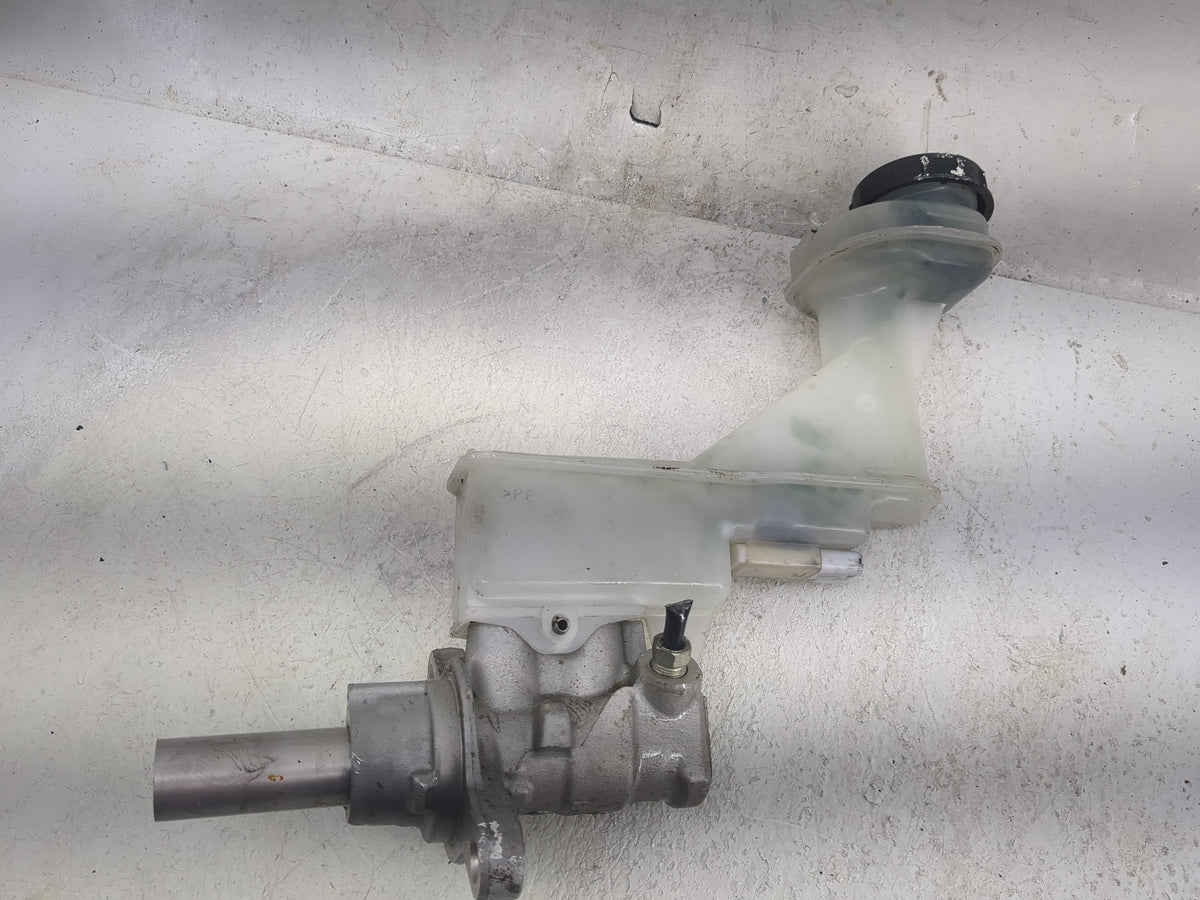 2008-2015 Nissan Rogue Brake Master Cylinder 1497768 - Oemusedautoparts1.com