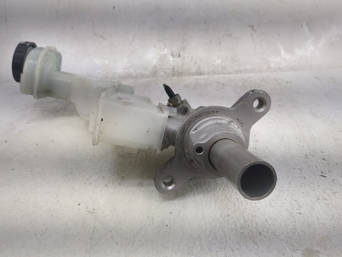 2008-2015 Nissan Rogue Brake Master Cylinder 1497768 - Oemusedautoparts1.com