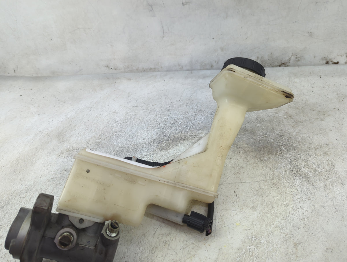2017-2020 Nissan Rogue Brake Master Cylinder 1515954 - Oemusedautoparts1.com