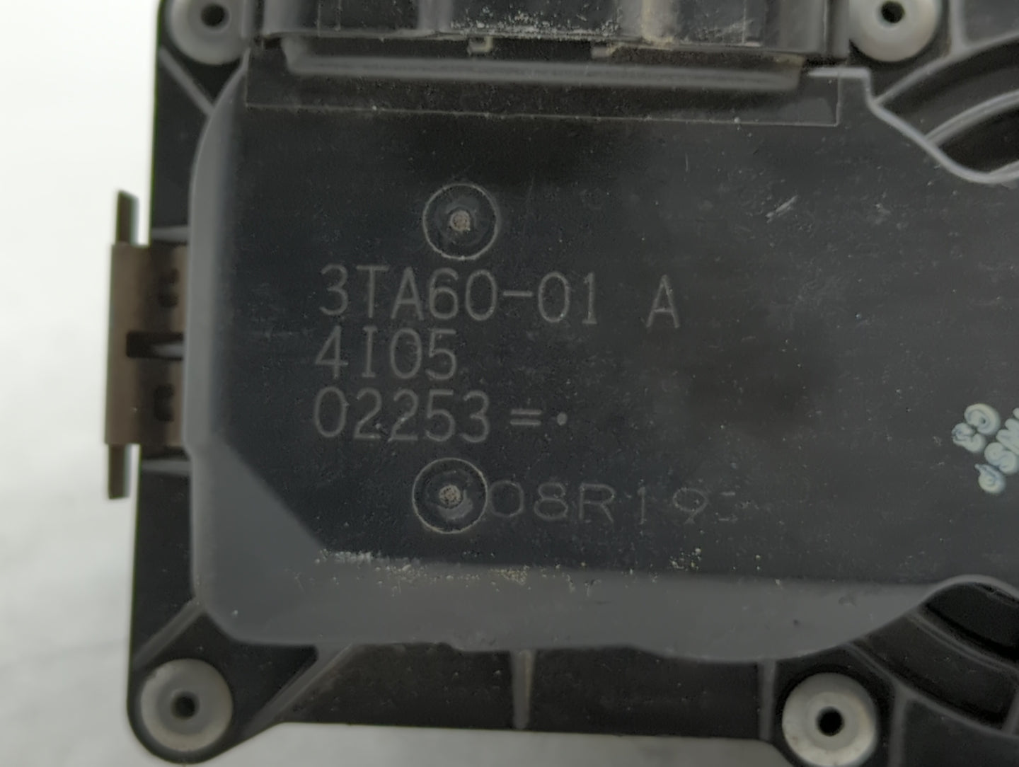 2014-2019 Nissan Rogue Throttle Body P/N:3TA60-01 C 3TA60-01 B, 3TA60-01 A Fits Fits 2013 2014 2015 2016 2017 2018 2019 OEM 