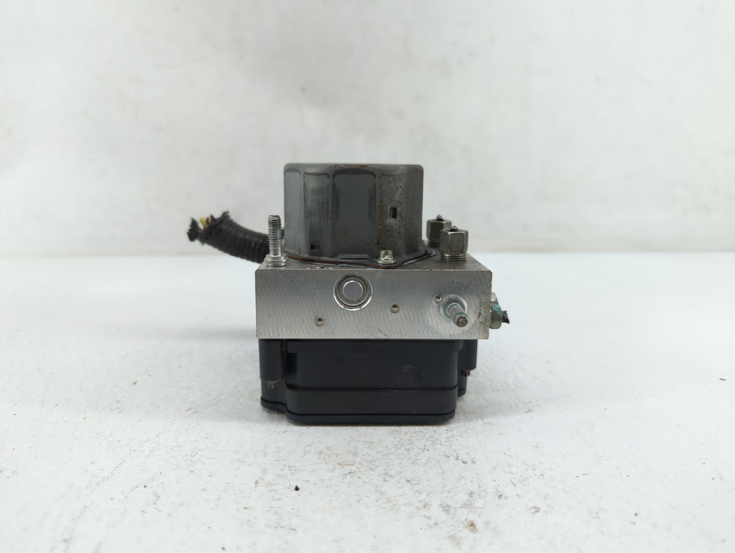 2015-2016 Nissan Rogue ABS Pump Control Module Replacement P/N:47660 5HA0A 47660 5HA1A Fits Fits 2015 2016 OEM Used Auto Par