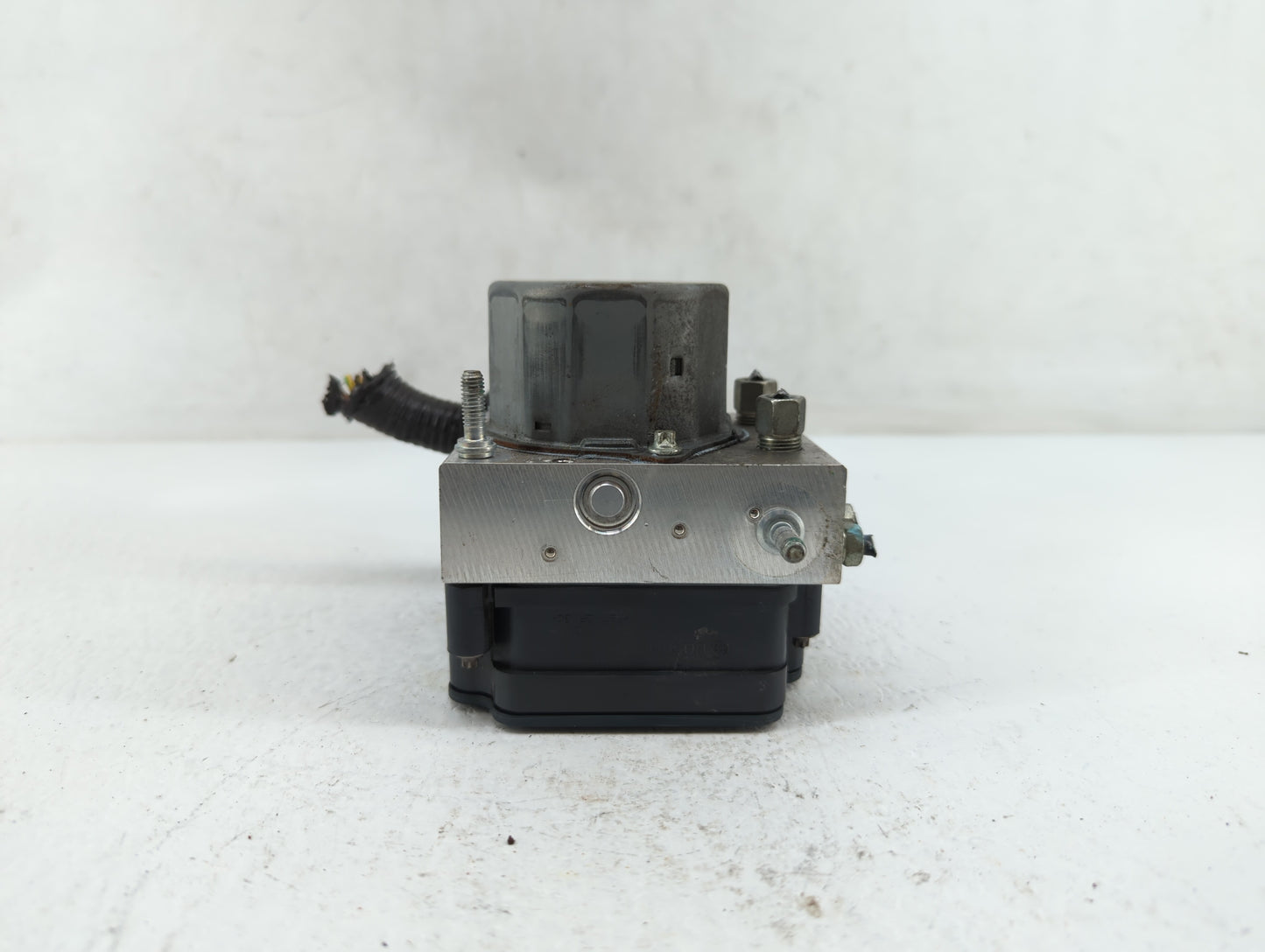 2015-2016 Nissan Rogue ABS Pump Control Module Replacement P/N:47660 5HA0A 47660 5HA1A Fits Fits 2015 2016 OEM Used Auto Par