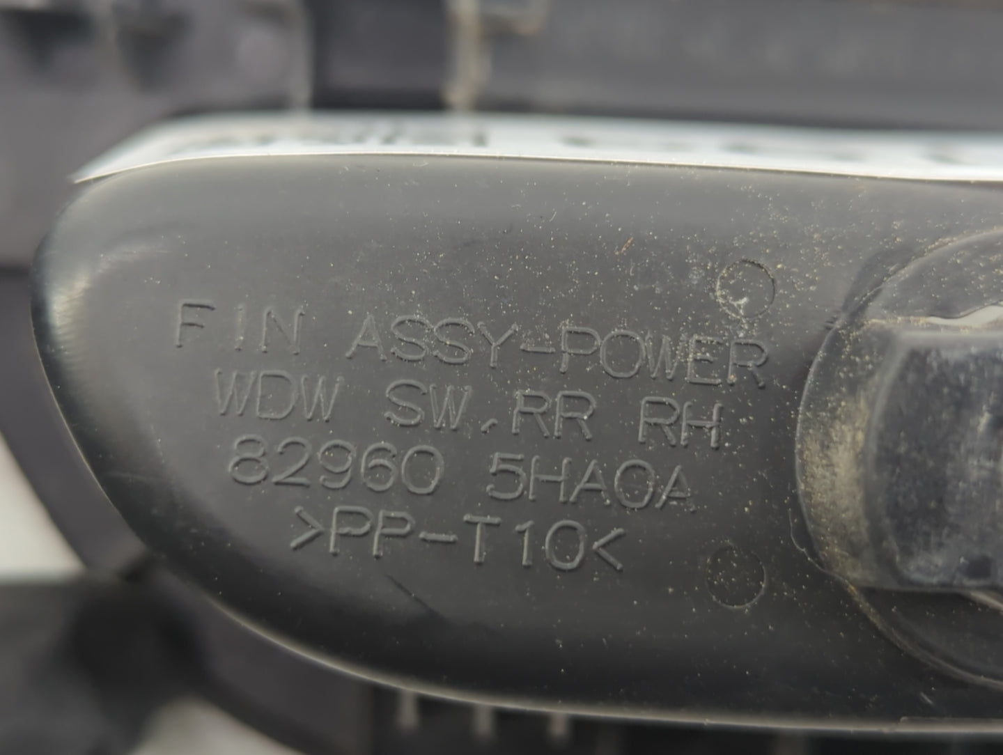 2015 Nissan Rogue Passenger Right Power Window Switch 82960 5ha0a - Oemusedautoparts1.com