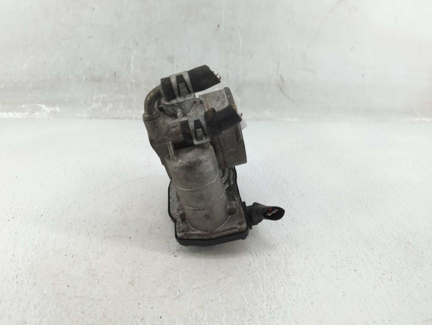2011-2015 Nissan Rogue Throttle Body P/N:RME60-15 Fits Fits 2011 2012 2013 2014 2015 OEM Used Auto Parts - Oemusedautoparts1