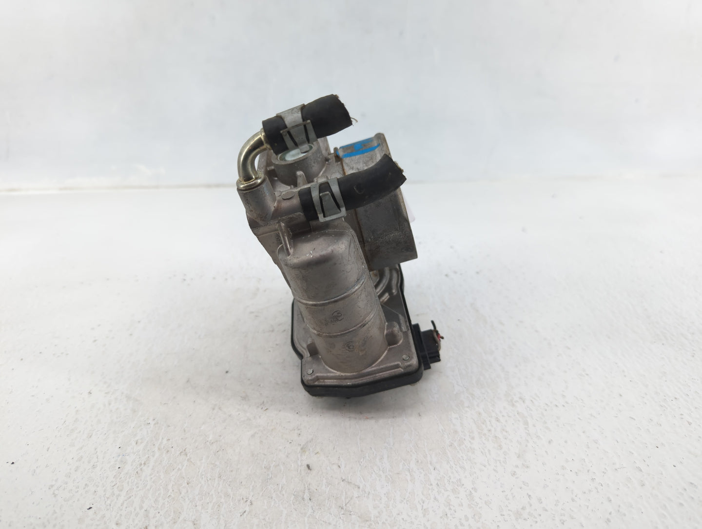 2011-2015 Nissan Rogue Throttle Body P/N:RME60-15 Fits Fits 2011 2012 2013 2014 2015 OEM Used Auto Parts - Oemusedautoparts1