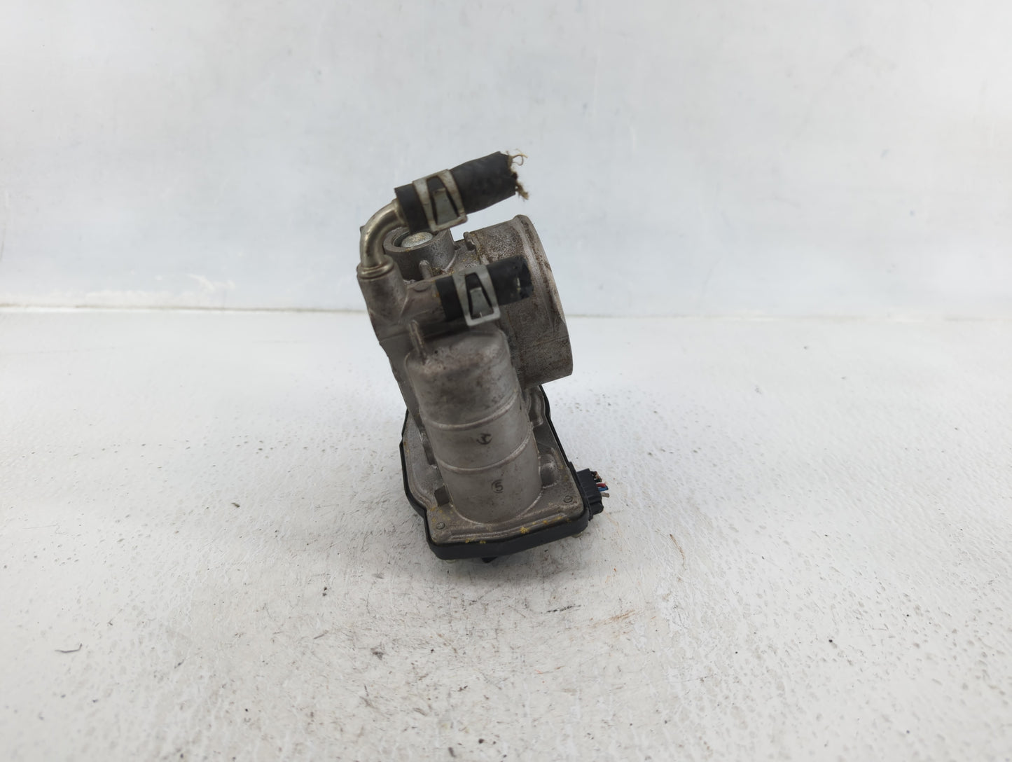 2011-2015 Nissan Rogue Throttle Body P/N:RME60-15 Fits Fits 2011 2012 2013 2014 2015 OEM Used Auto Parts - Oemusedautoparts1