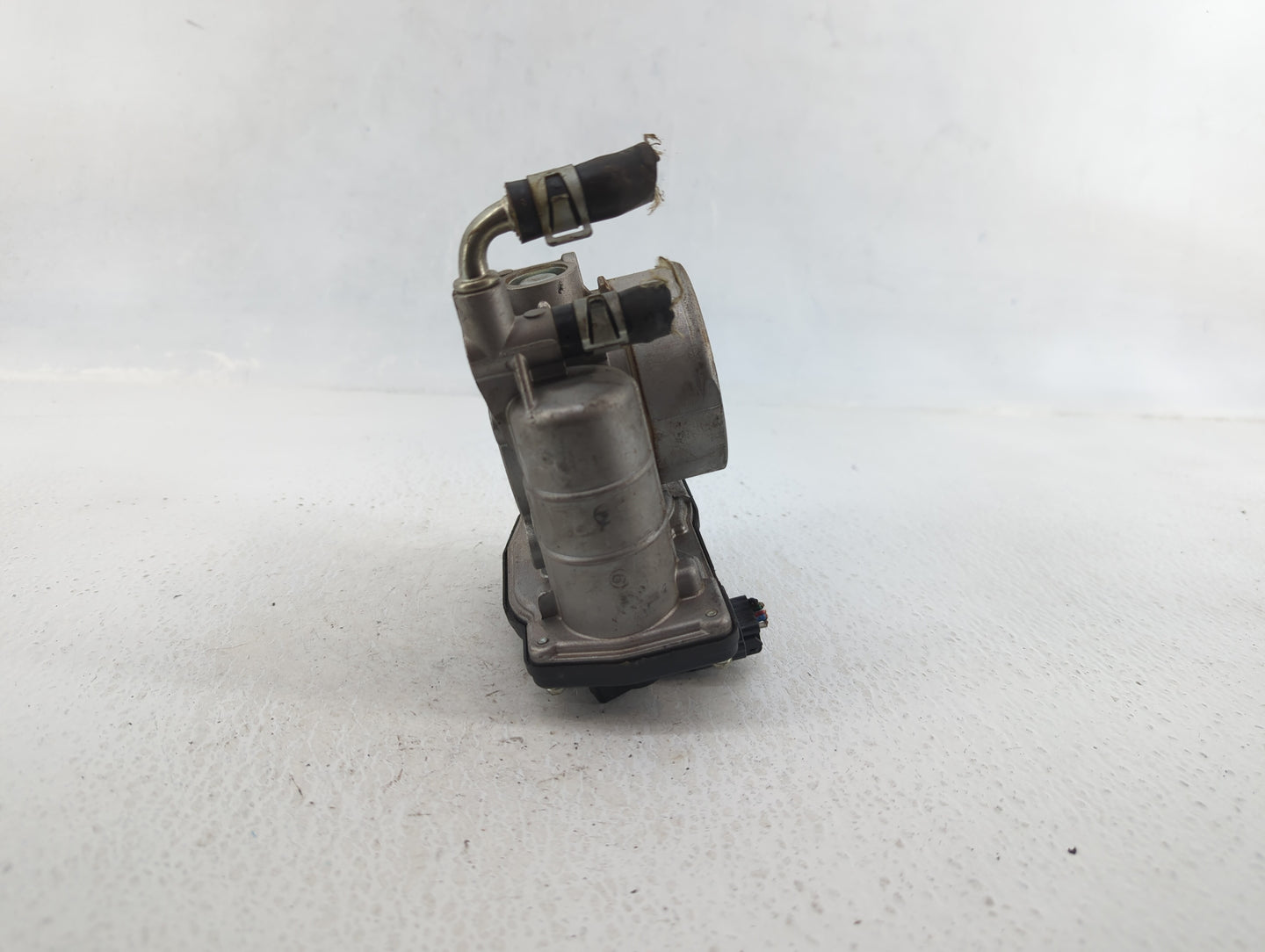 2011-2015 Nissan Rogue Throttle Body P/N:RME60-15 Fits Fits 2011 2012 2013 2014 2015 OEM Used Auto Parts - Oemusedautoparts1