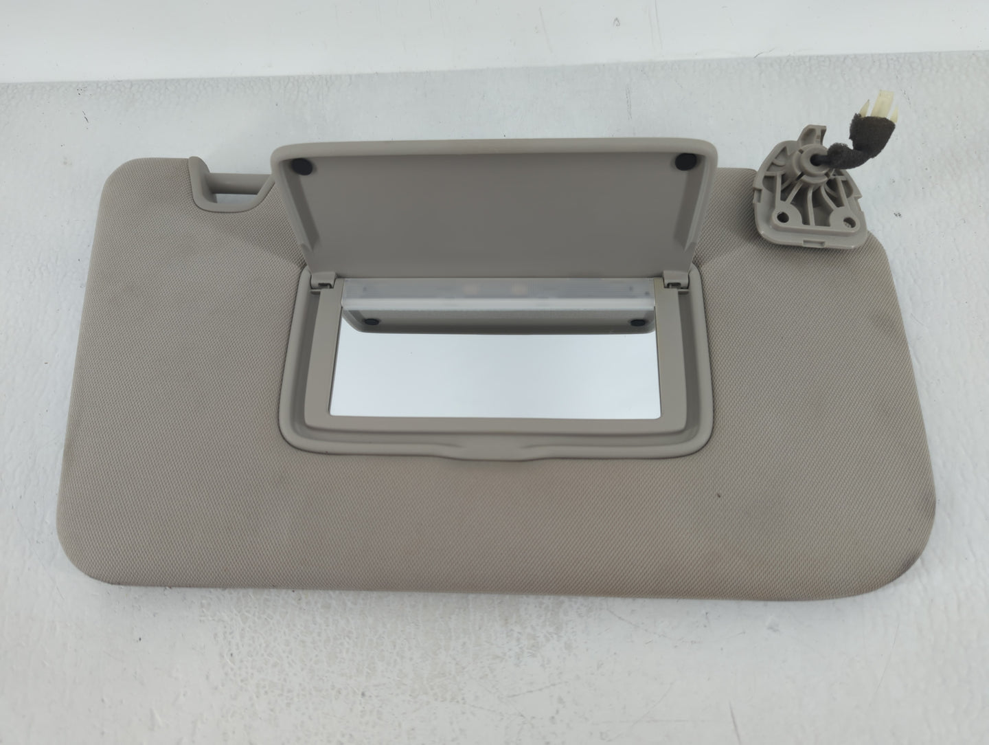 2014-2017 Nissan Rogue Sun Visor Shade Replacement Passenger Right Mirror Fits Fits 2014 2015 2016 2017 OEM Used Auto Parts 
