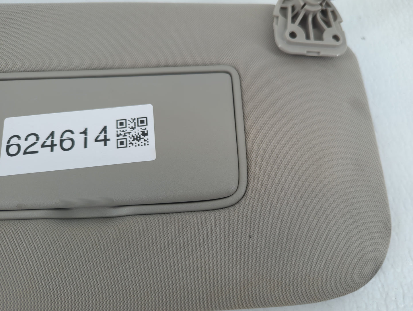 2014-2017 Nissan Rogue Sun Visor Shade Replacement Passenger Right Mirror Fits Fits 2014 2015 2016 2017 OEM Used Auto Parts 