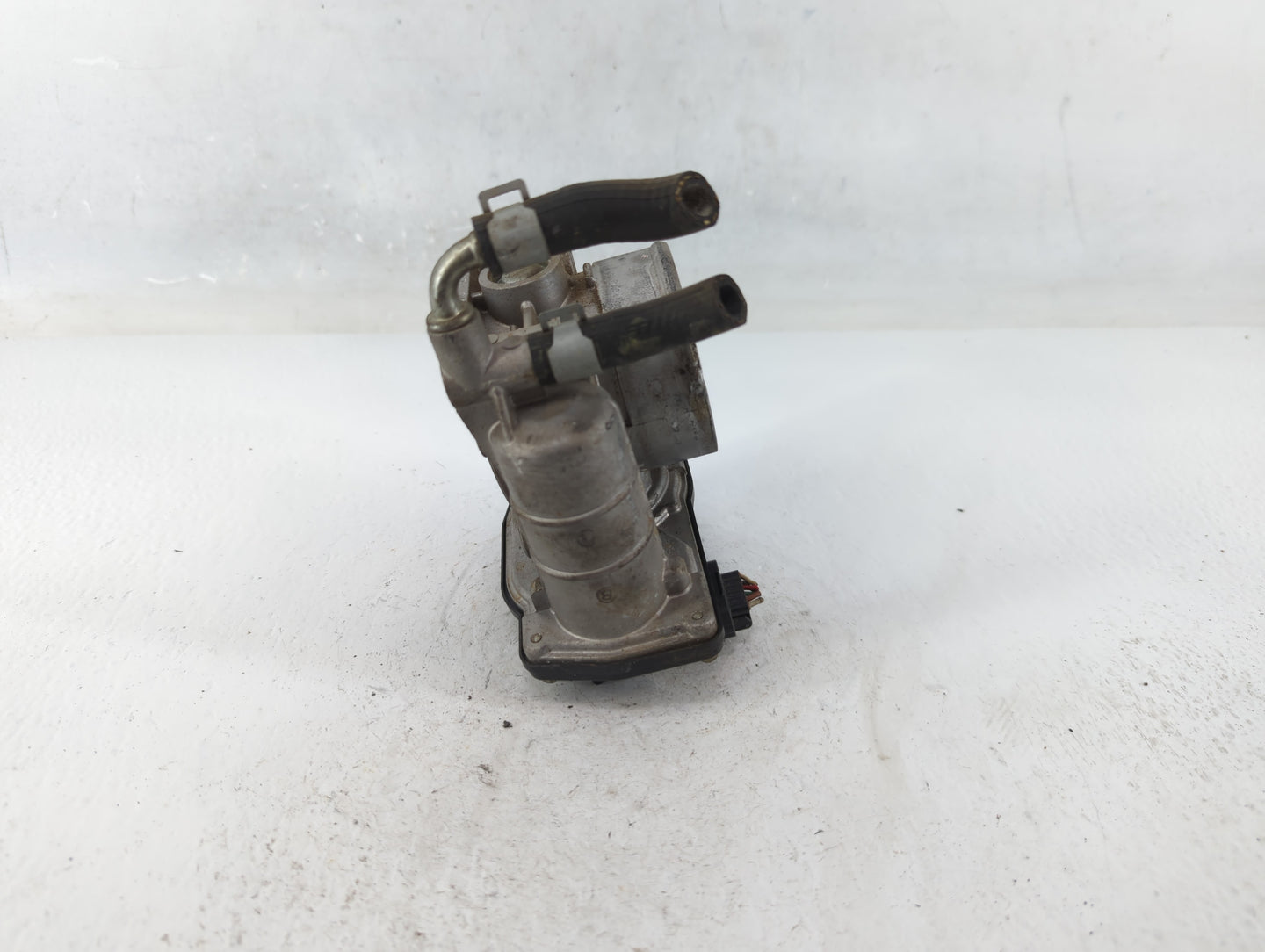 2011-2015 Nissan Rogue Throttle Body P/N:0901H RME60-15 Fits Fits 2011 2012 2013 2014 2015 OEM Used Auto Parts - Oemusedauto