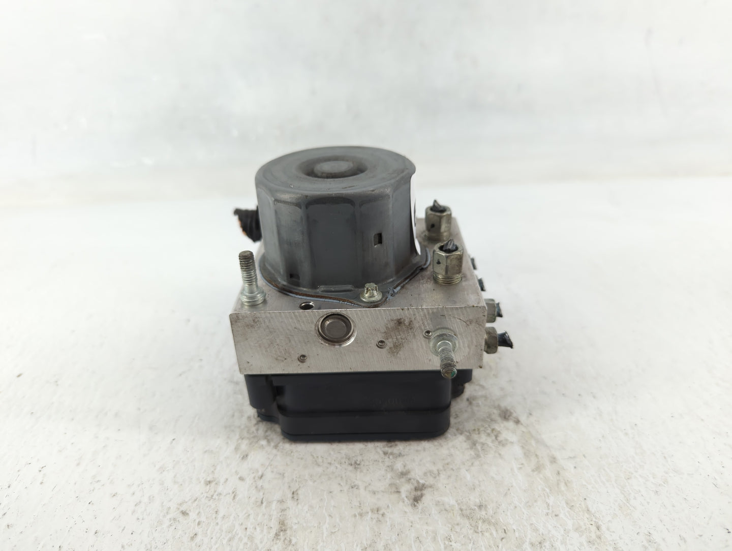 2015-2016 Nissan Rogue ABS Pump Control Module Replacement P/N:47660 5HA0A Fits Fits 2015 2016 OEM Used Auto Parts - Oemused