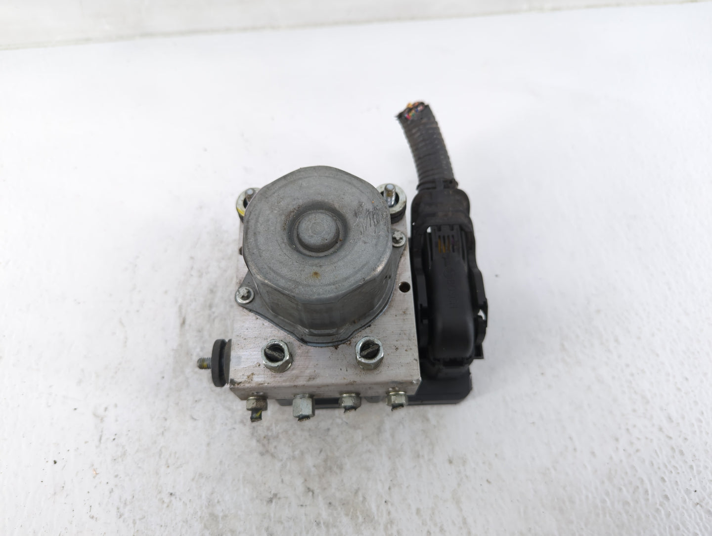2014-2015 Nissan Rogue ABS Pump Control Module Replacement P/N:47660-4BA0A Fits Fits 2014 2015 OEM Used Auto Parts - Oemused