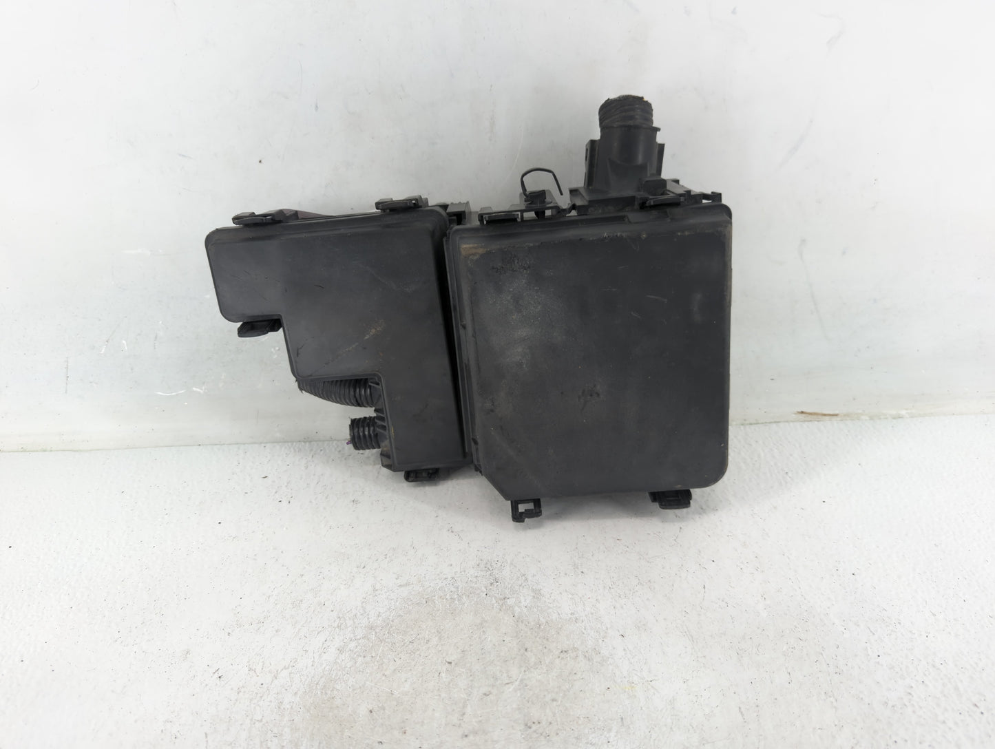 2014-2016 Nissan Rogue Fusebox Fuse Box Panel Relay Module P/N:675720638 284B7 4CE0A Fits Fits 2014 2015 2016 OEM Used Auto 