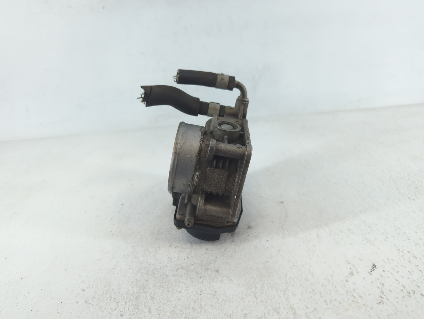 2011-2015 Nissan Rogue Throttle Body P/N:RME60-15 4Z02H, K 2Y29 3 Fits Fits 2011 2012 2013 2014 2015 OEM Used Auto Parts - O