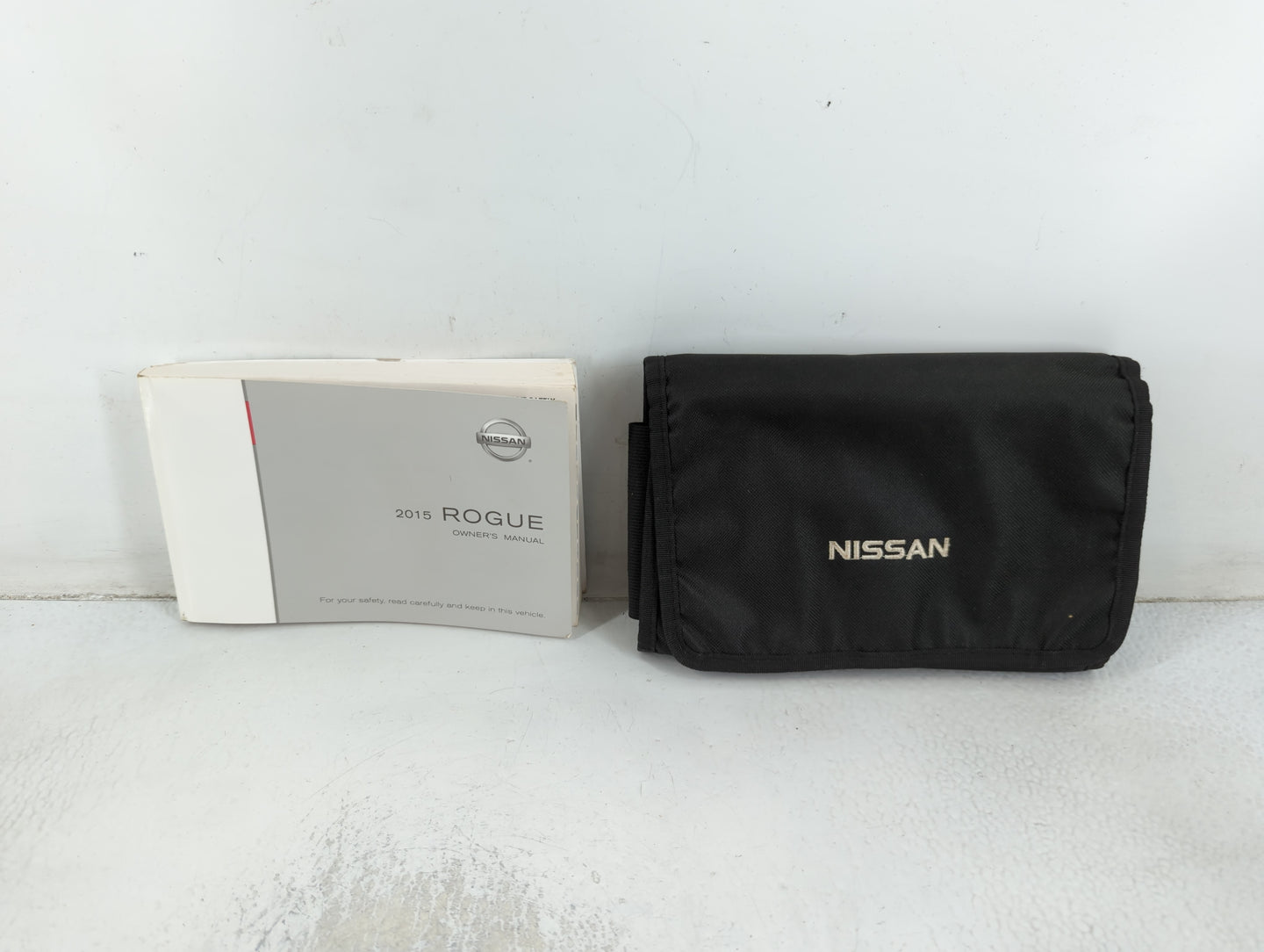 2015 Nissan Rogue Owners Manual Book Guide P/N:OM15EA OT32U2 OEM Used Auto Parts - Oemusedautoparts1.com