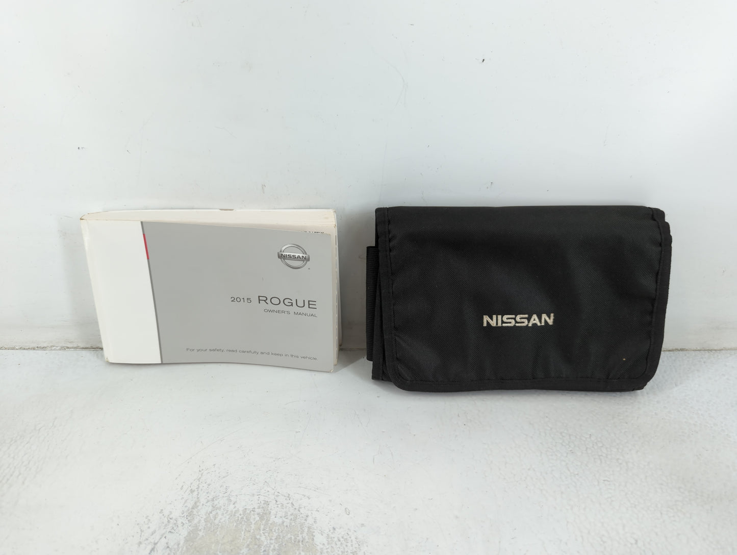 2015 Nissan Rogue Owners Manual Book Guide P/N:OM15EA OT32U2 OEM Used Auto Parts - Oemusedautoparts1.com