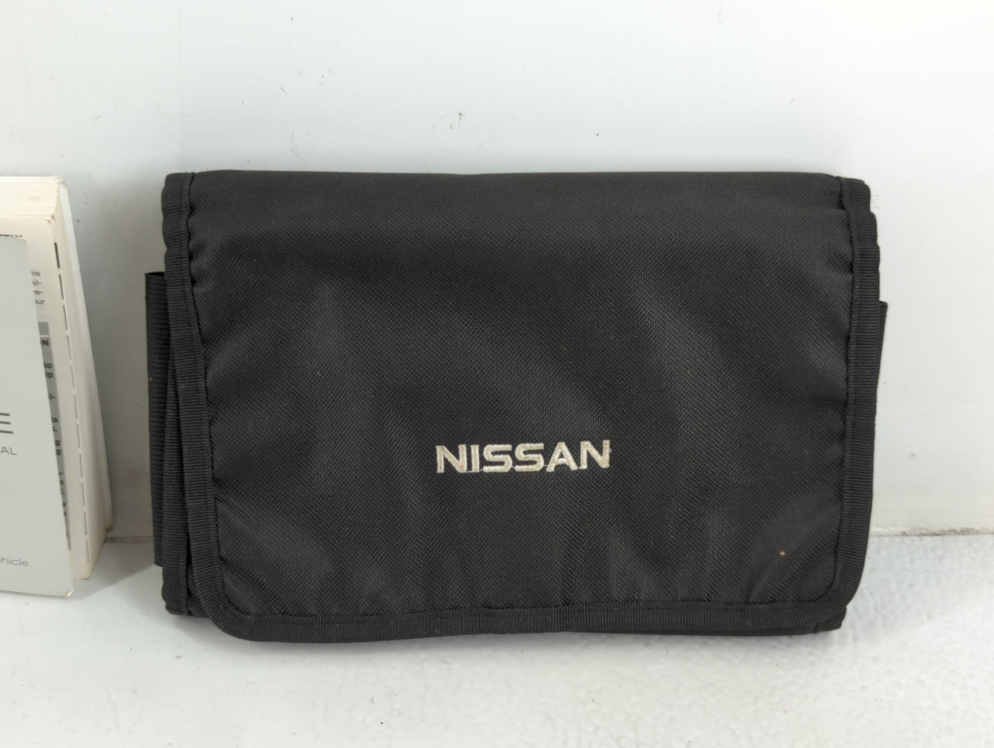 2015 Nissan Rogue Owners Manual Book Guide P/N:OM15EA OT32U2 OEM Used Auto Parts - Oemusedautoparts1.com