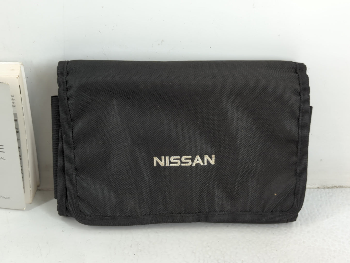 2015 Nissan Rogue Owners Manual Book Guide P/N:OM15EA OT32U2 OEM Used Auto Parts - Oemusedautoparts1.com