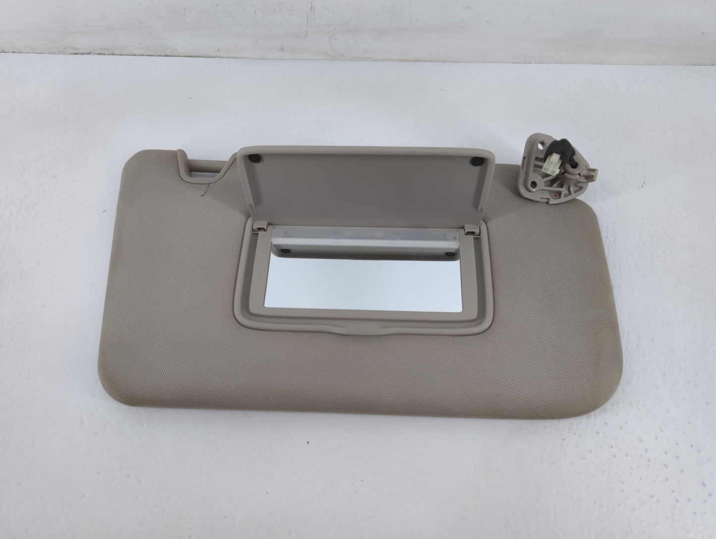2014-2017 Nissan Rogue Sun Visor Shade Replacement Passenger Right Mirror Fits Fits 2014 2015 2016 2017 OEM Used Auto Parts 