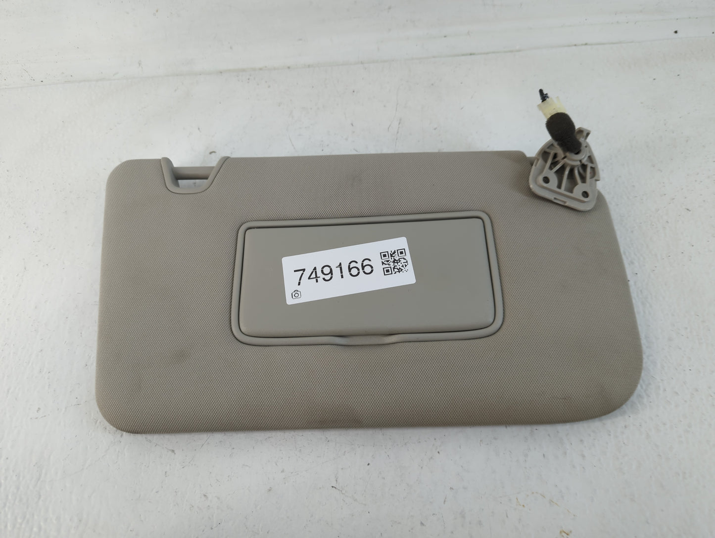 2014-2017 Nissan Rogue Sun Visor Shade Replacement Passenger Right Mirror Fits Fits 2014 2015 2016 2017 OEM Used Auto Parts 