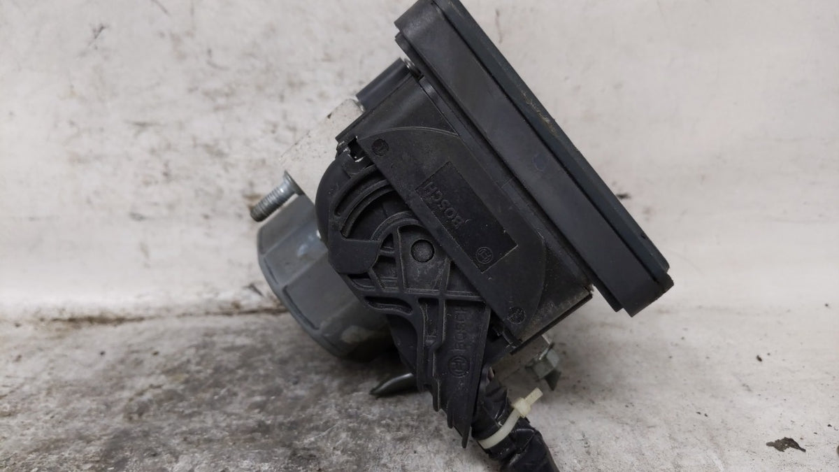 2014-2015 Nissan Sentra Anti-Lock Brake ABS Pump Module Actuator OEM P/N:47660-3SG0C Fits Fits 2014 2015 OEM Used Auto Parts