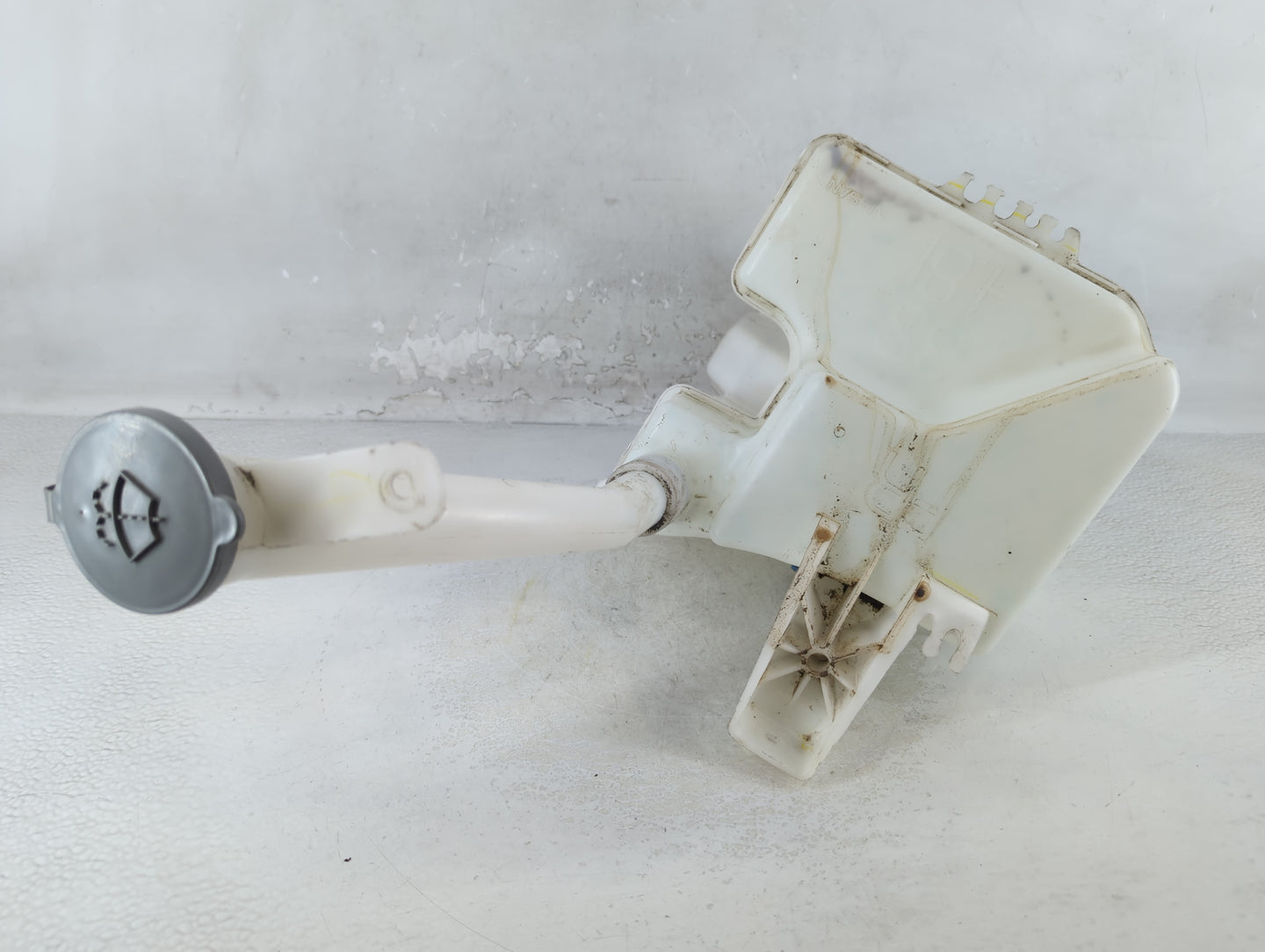 2013-2015 Nissan Sentra Windshield Washer Fluid Reservoir Bottle Oem - Oemusedautoparts1.com
