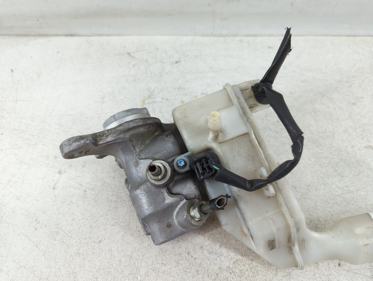2013-2019 Nissan Sentra Brake Master Cylinder 1078330 - Oemusedautoparts1.com
