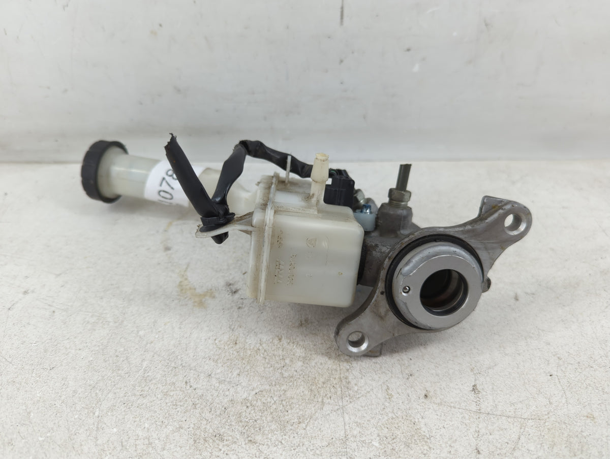 2013-2019 Nissan Sentra Brake Master Cylinder 1078330 - Oemusedautoparts1.com
