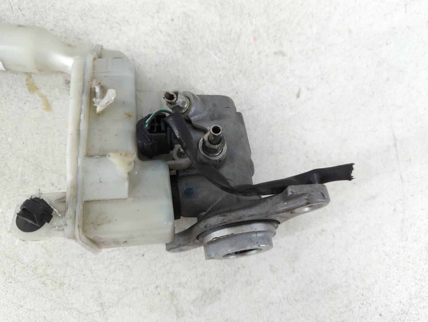 2013-2019 Nissan Sentra Brake Master Cylinder 1078334 - Oemusedautoparts1.com
