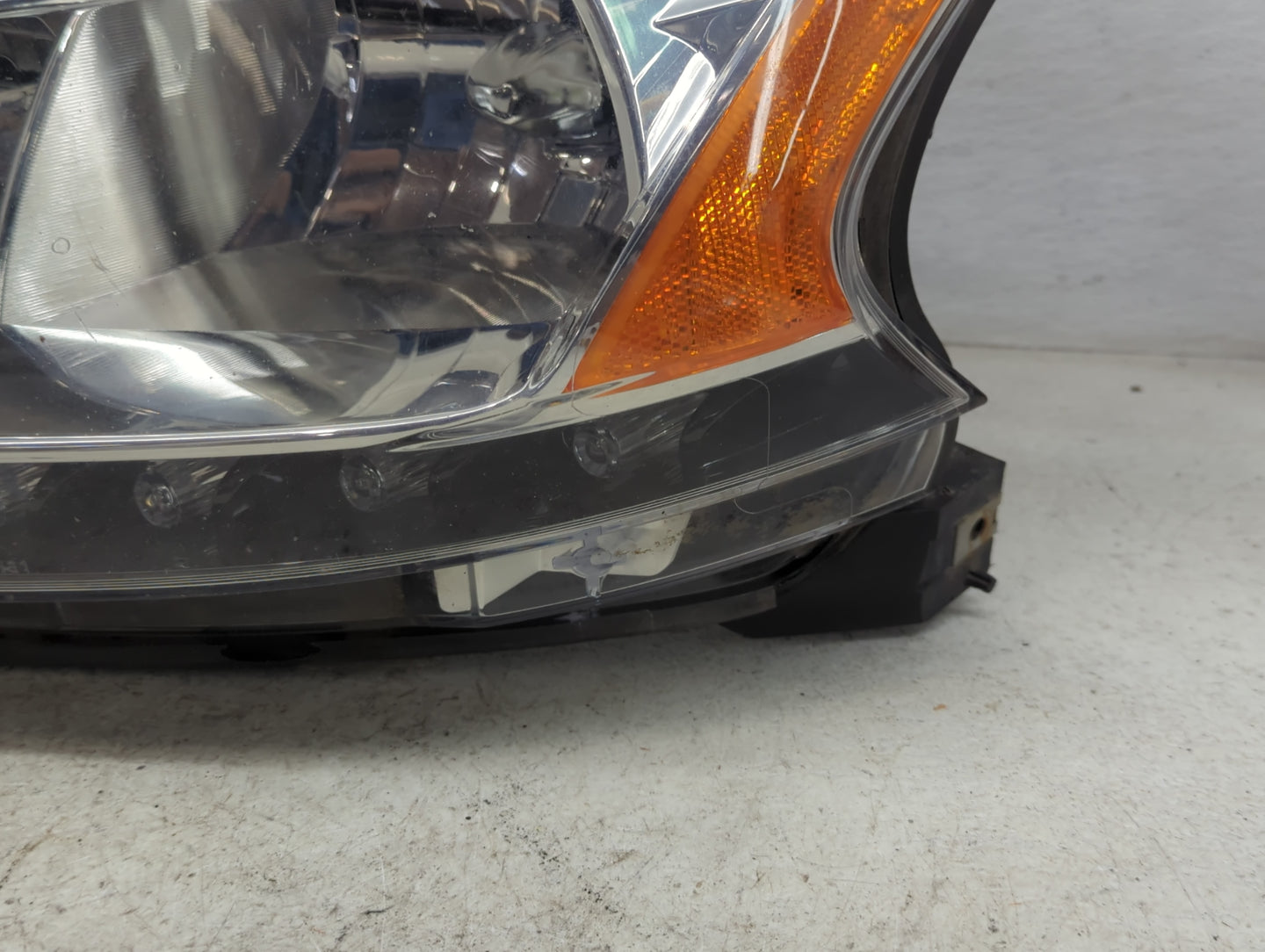 2013-2015 Nissan Sentra Passenger Right Oem Head Light Headlight Lamp - Oemusedautoparts1.com